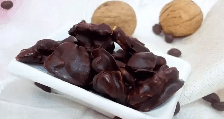 Рецепт шоколадних цукерок з чорницею: просто і швидко