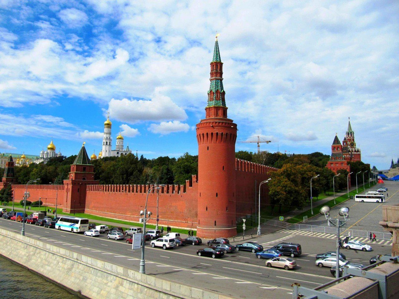 Тарологиня пояснила коли буде останній ракетний удар по Україні