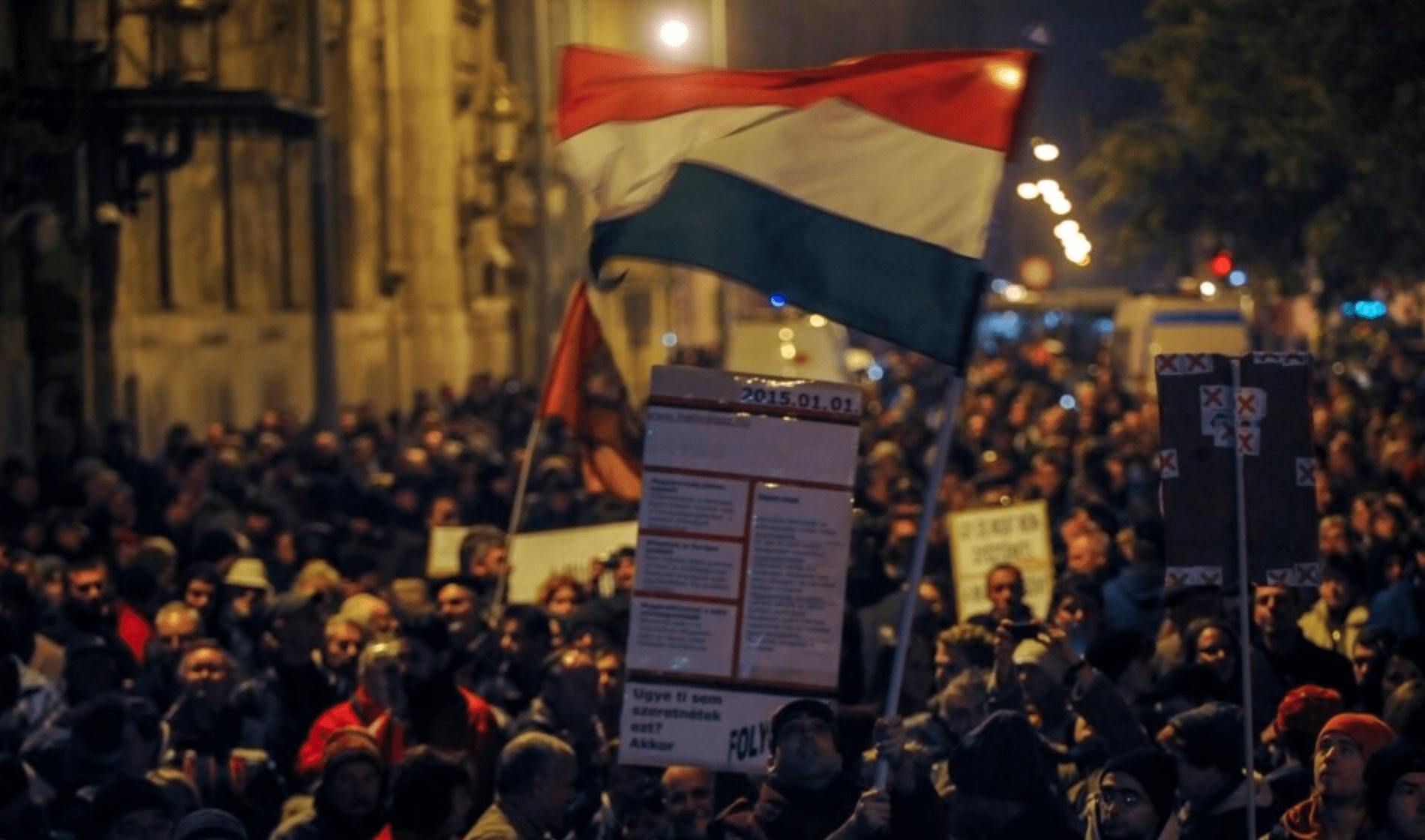 “З нас вистачить”: в Угорщині тисячі людей вийшли на акцію протесту