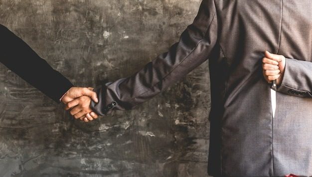 У житті цих знаків активізуються вороги: кому треба бути напоготові