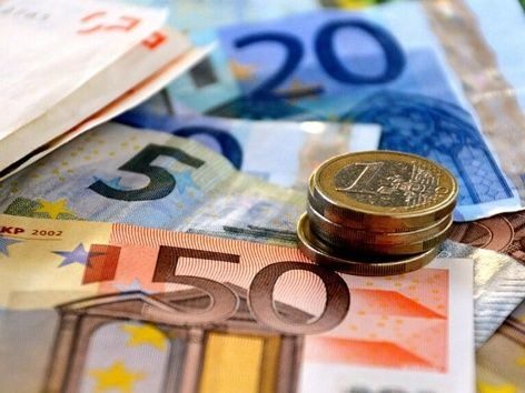 Украинцы в Италии могут получить по 900 евро помощи: подробности