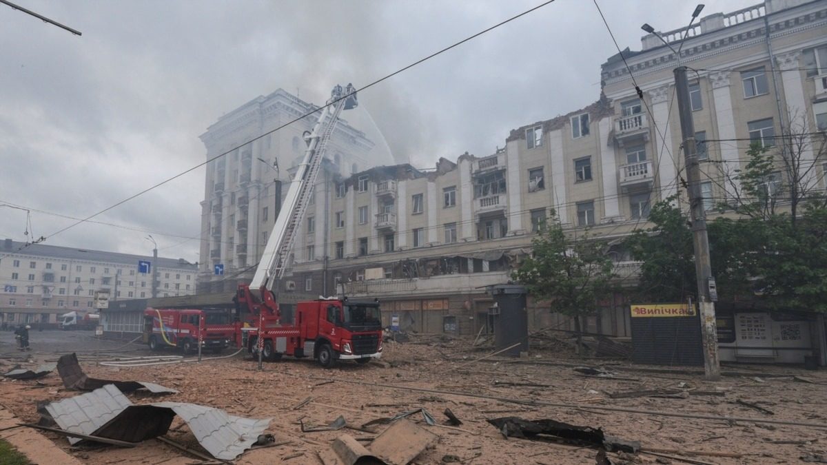 РФ ударила по центру Днепра: десятки раненых и погибших