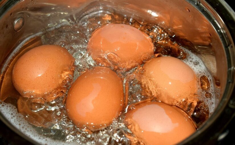 Три причины, почему не нужно выливать кипяток после варки яиц ➤ Prozoro.net.ua
