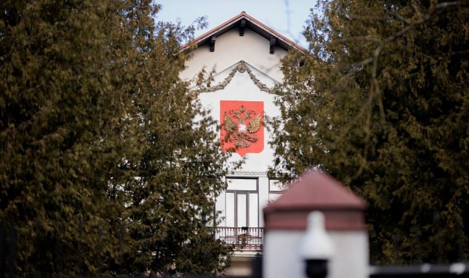 Посольство РФ в Вильнюсе забросали “Молотовыми”: что известно