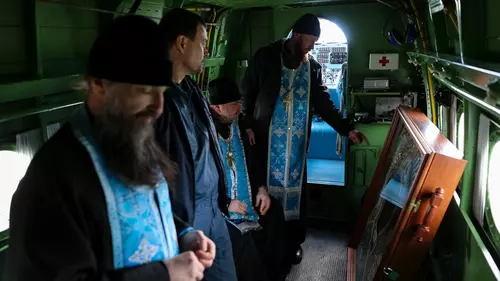 В России пытаются остановить потоп молитвами