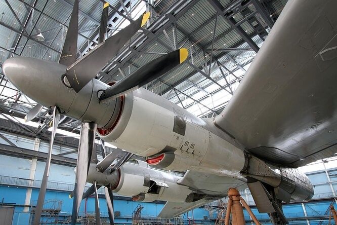Україна вилучає у РФ завод та авіаційні двигуни до Ту-95