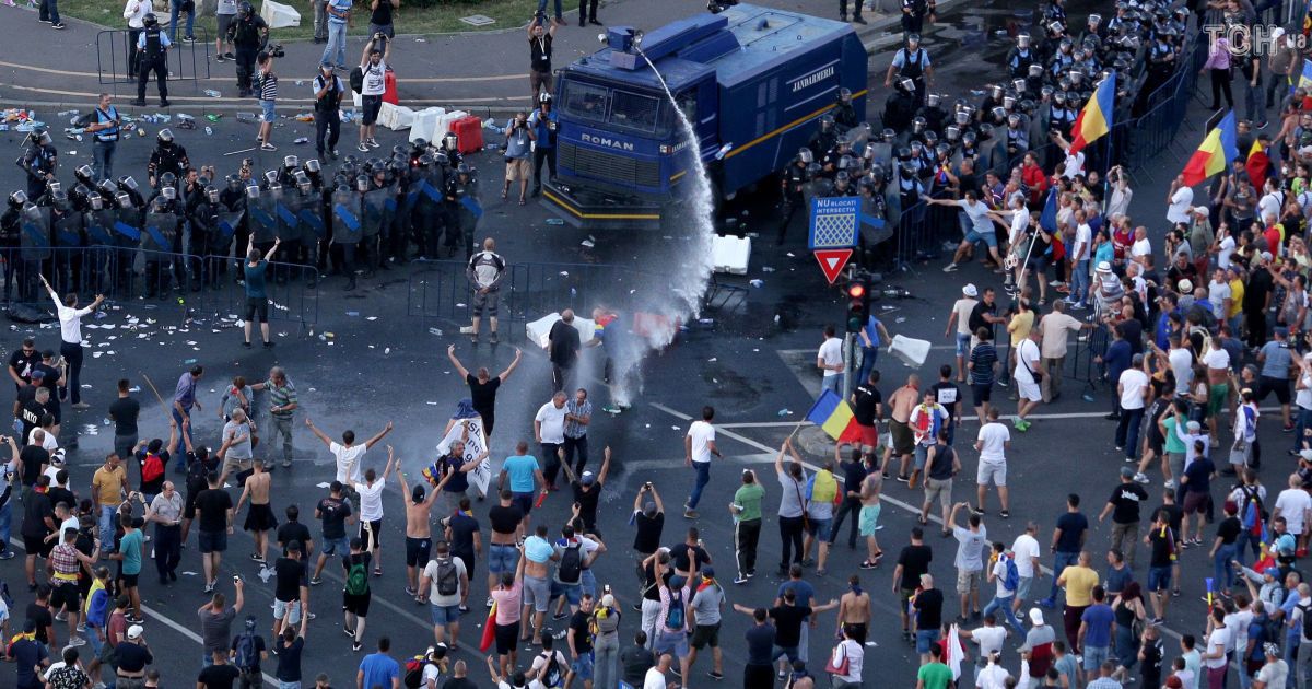 Многотысячные протесты в Будапеште набирают обороты: венгры выступили против Орбана