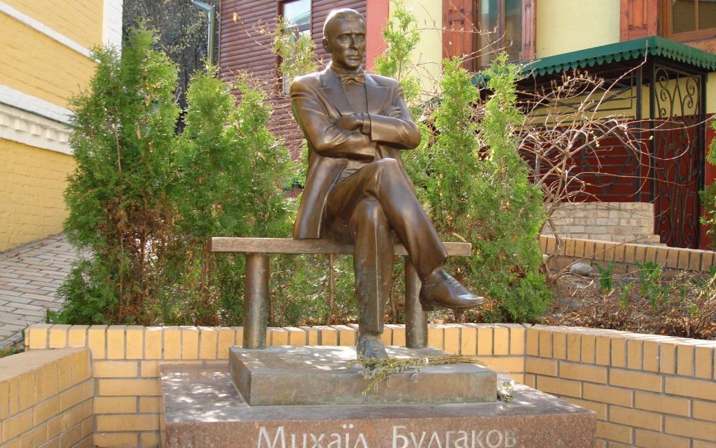 Памятник Булгакову признали российской пропагандой: что с ним не так ➤ Prozoro.net.ua
