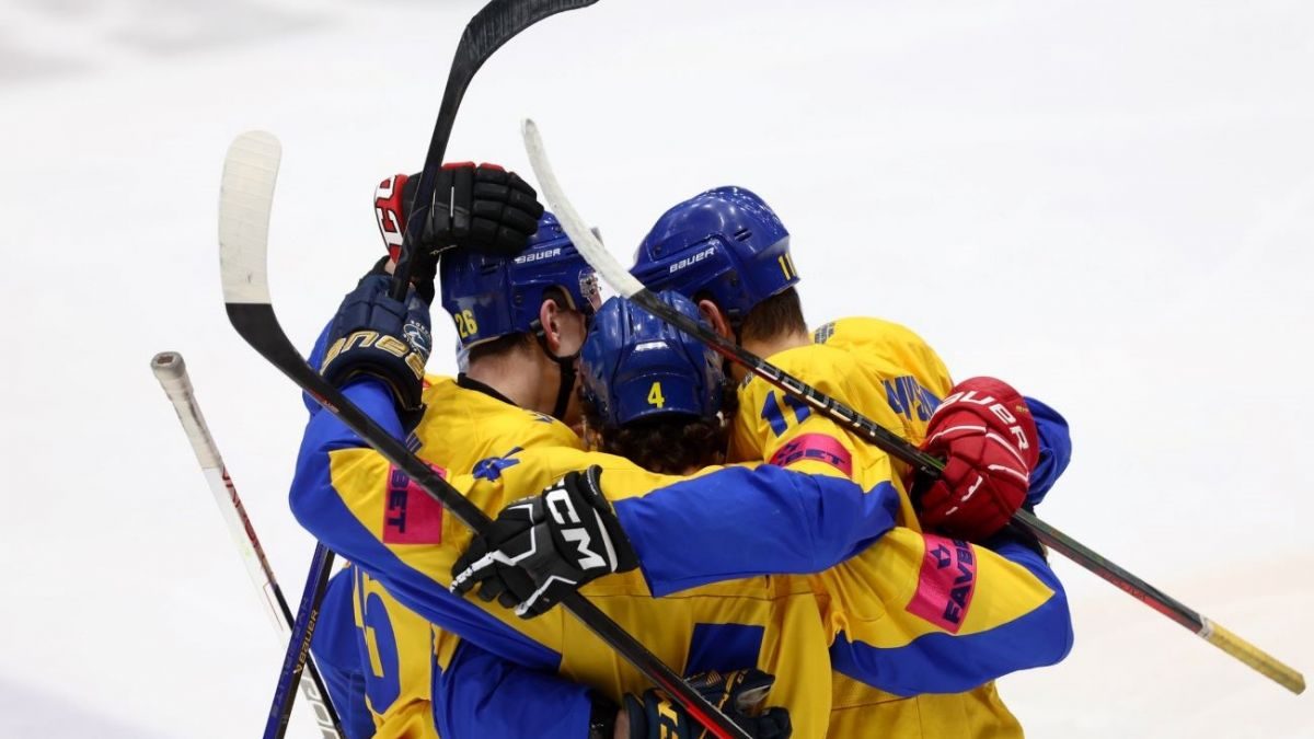 Україна з розгромної перемоги стартувала на чемпіонаті світу з хокею 