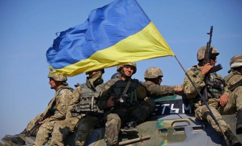 Почти две трети украинцев готовы воевать до полной победы: опрос
