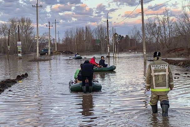 В РФ прорвало еще одну дамбу: вода топит Томск, идет эвакуация