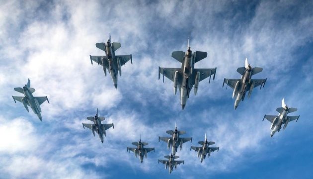 Перші українські пілоти завершили навчання на F-16 у Великій Британії