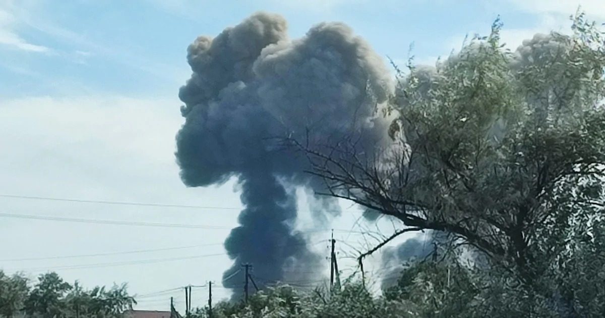В дыму пол неба: в Крыму большой пожар, где стоят морпехи РФ