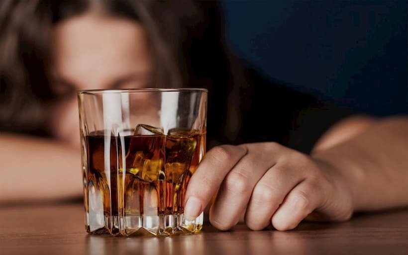 Нездоровий потяг до алкоголю: астрологи назвали три знаки Зодіаку