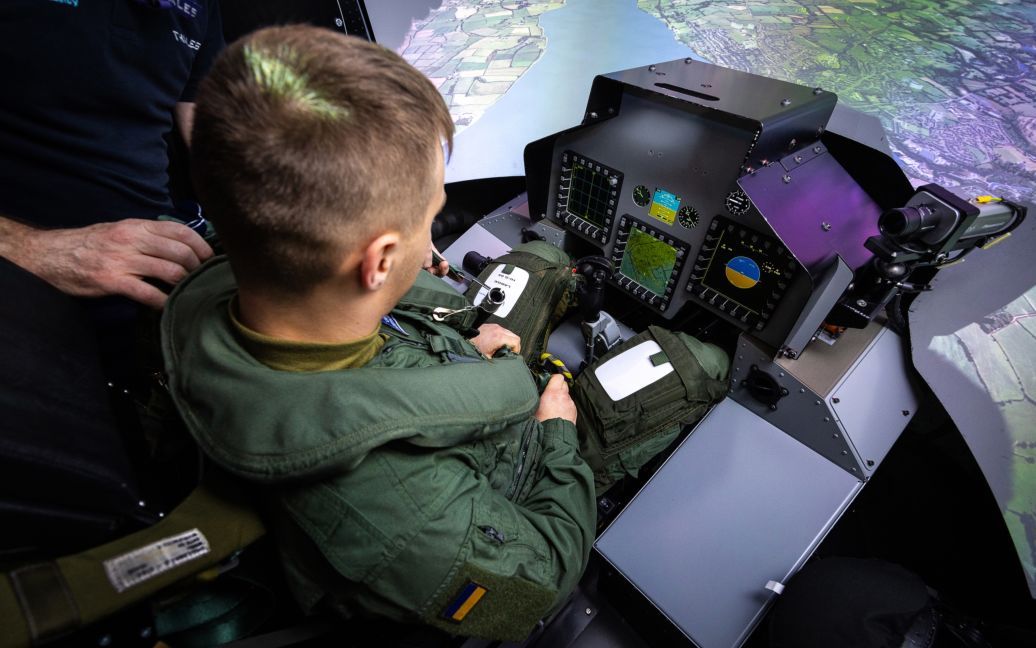 Перші українські пілоти завершили навчання на F-16 у Великій Британії ➤ Prozoro.net.ua