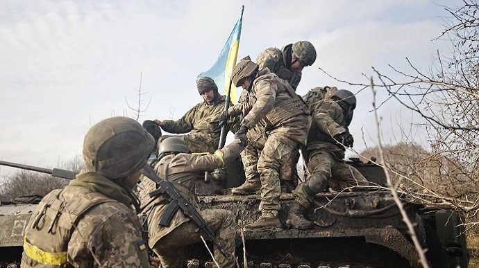 Почти две трети украинцев готовы воевать до полной победы: опрос
