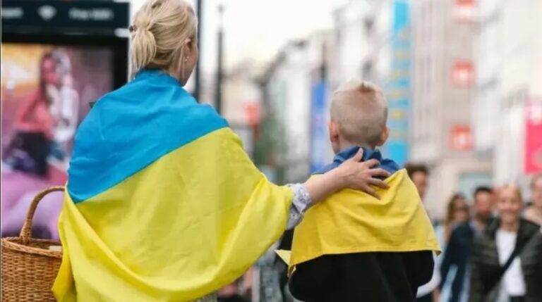 Помощь беженцам: в этих странах украинцам платят больше всего