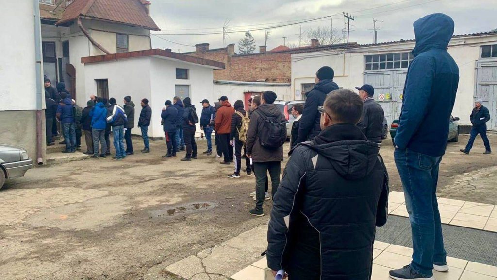 В ВСУ отреагировали на очереди возле ТЦК