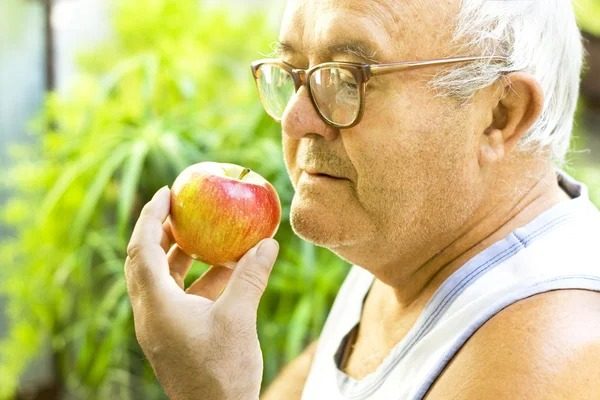 Секрет долголетия: те, кто дожили до ста лет, ели это каждый день