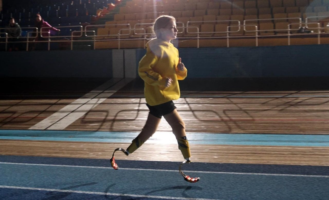 Українка, яка втратила ноги через РФ, пробігла Бостонський марафон (відео)