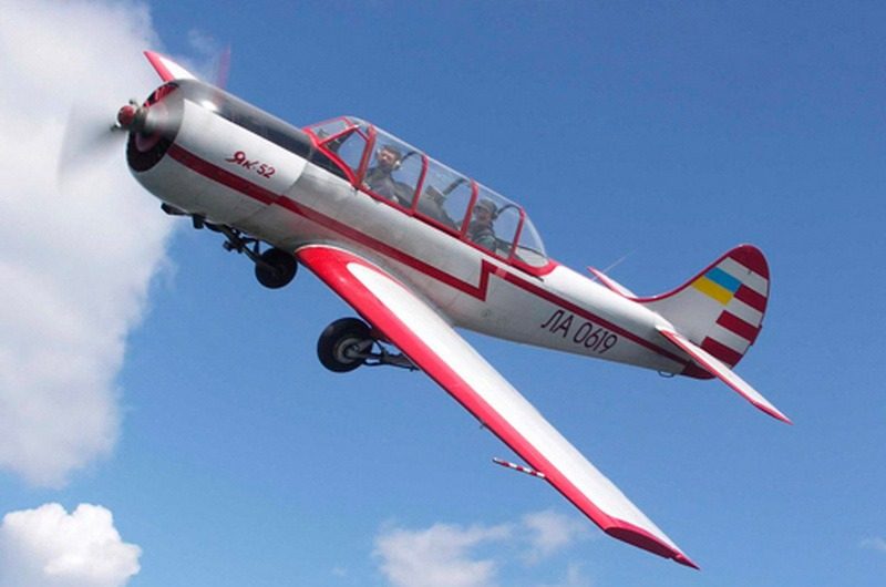 В Одессе винтовой самолет Як-52 сбил дрон РФ (видео)