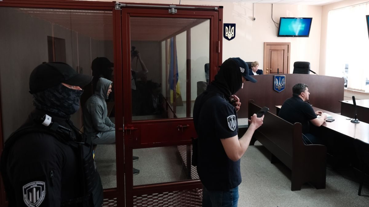 Подозреваемый в убийстве подростка в фуникулере не признает вину