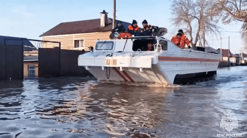 Міста під водою і повалені мости: кого Росія звинувачує у прориві дамби 9 Міста під водою і повалені мости: кого Росія звинувачує у прориві дамби