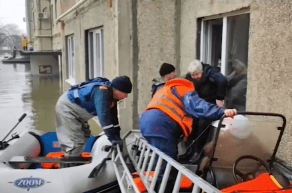 Міста під водою і повалені мости: кого Росія звинувачує у прориві дамби 10 Міста під водою і повалені мости: кого Росія звинувачує у прориві дамби