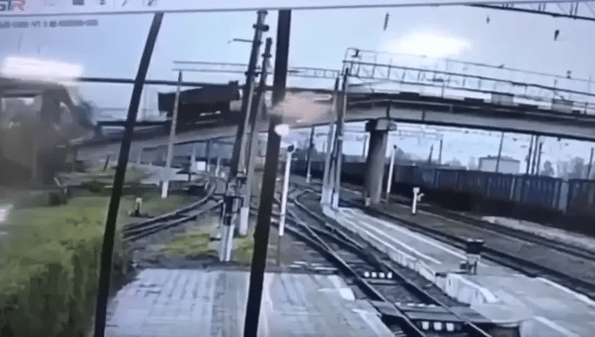 Міста під водою і повалені мости: кого Росія звинувачує у прориві дамби 13 Міста під водою і повалені мости: кого Росія звинувачує у прориві дамби