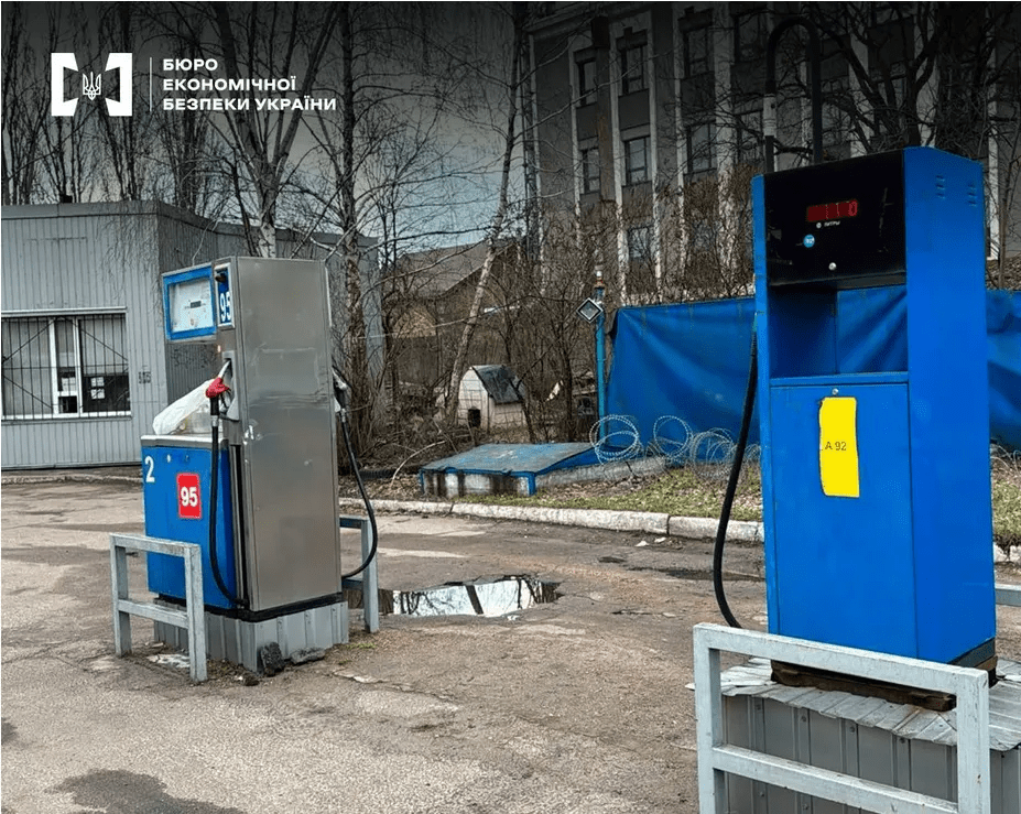 У Києві на АЗС продавали підроблений бензин 4 У Києві на АЗС продавали підроблений бензин