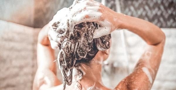 Чи грішно купатися та мити голову в день Великодня?