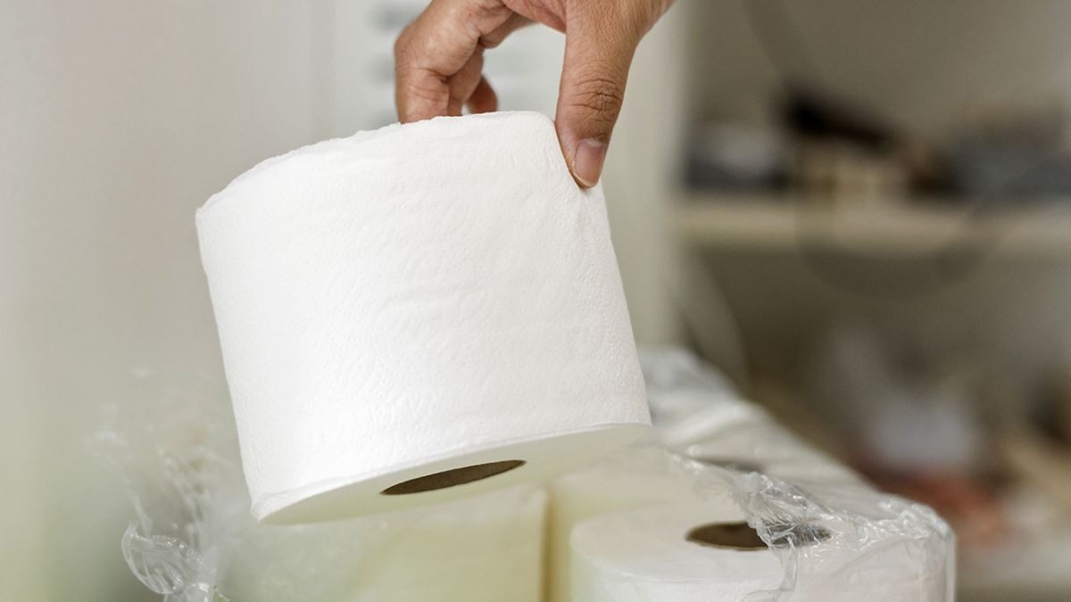 Медики благають відмовитися від туалетного паперу: причина здивує