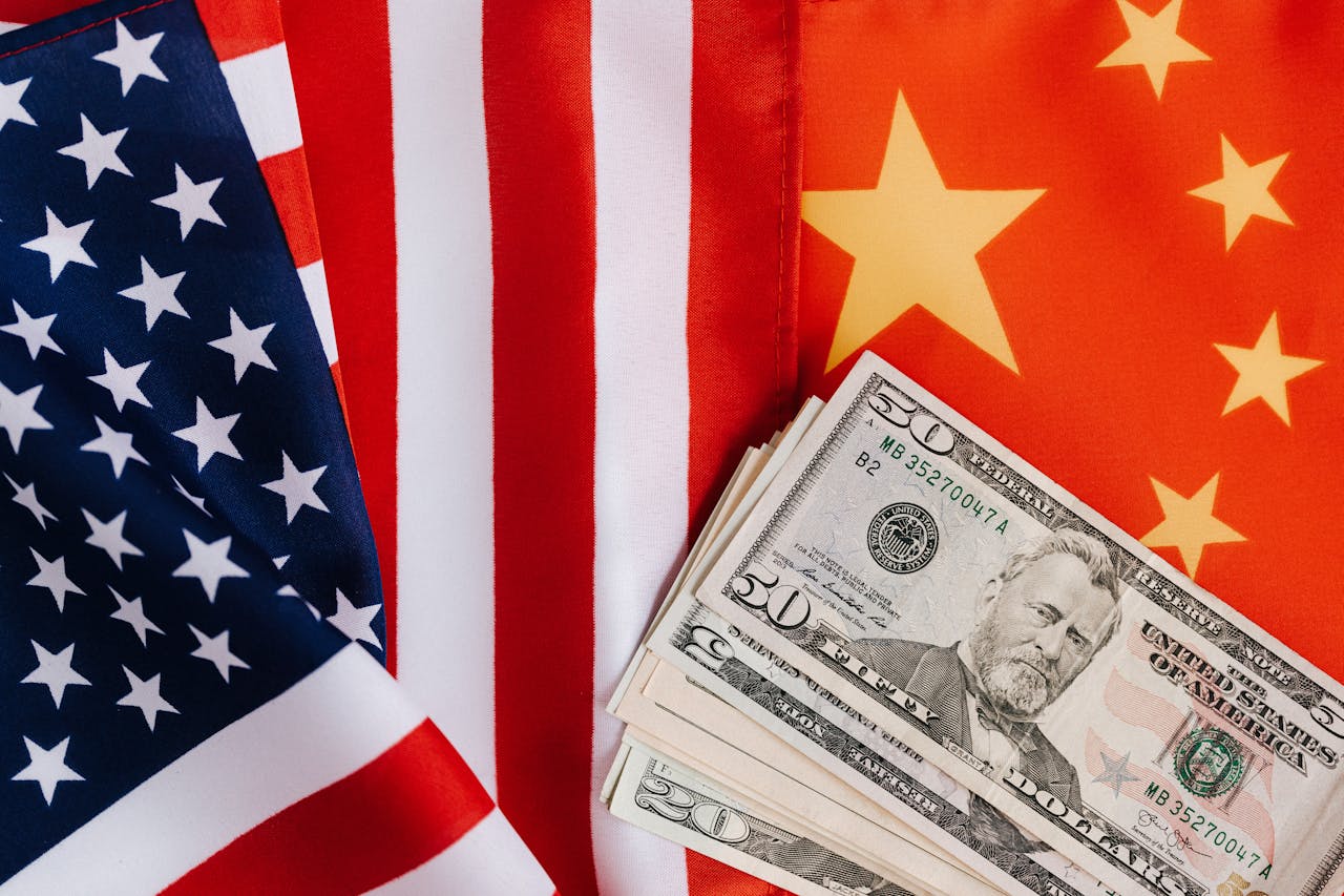 Китай заявил о нарастании “отрицательных факторов” в отношениях с США