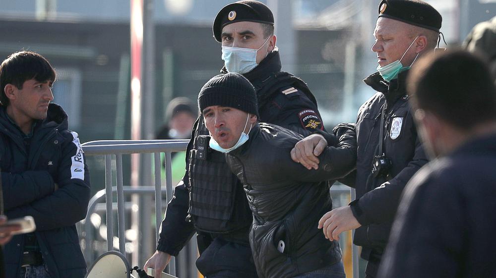 У Москві після теракту в “Крокусі” почалися облави на мігрантів