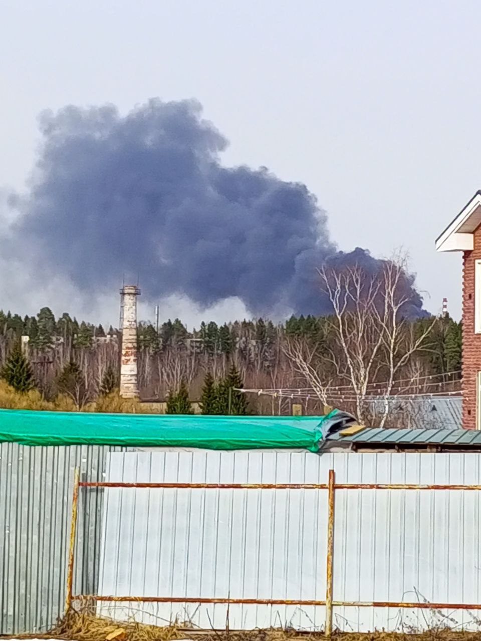 На России произошел масштабный пожар на военном предприятии: видео