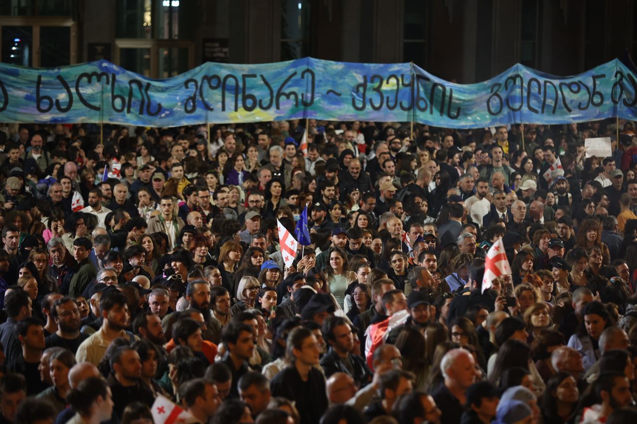 Массовые протесты в Грузии: почему люди вышли на улицы