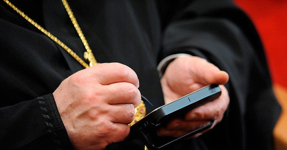 Можно ли читать молитвы с телефона: ответ священника ➤ Prozoro.net.ua