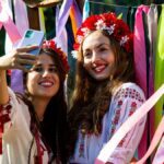 Мама Илона Маска и робот София: как выглядят мировые звезды в вышиванках ➤ Prozoro.net.ua