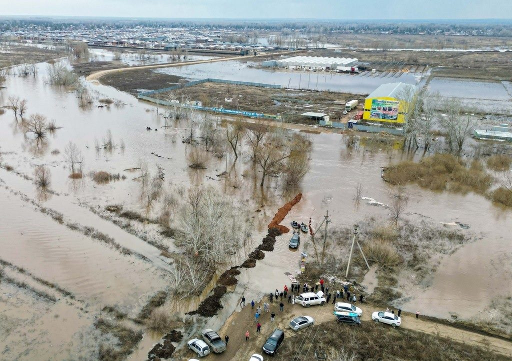 Повінь у Росії набирає оборотів: під воду йде Сибір  