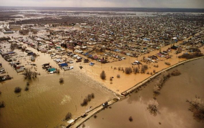У РФ прорвало ще одну дамбу: вода топить Томськ, йде евакуація