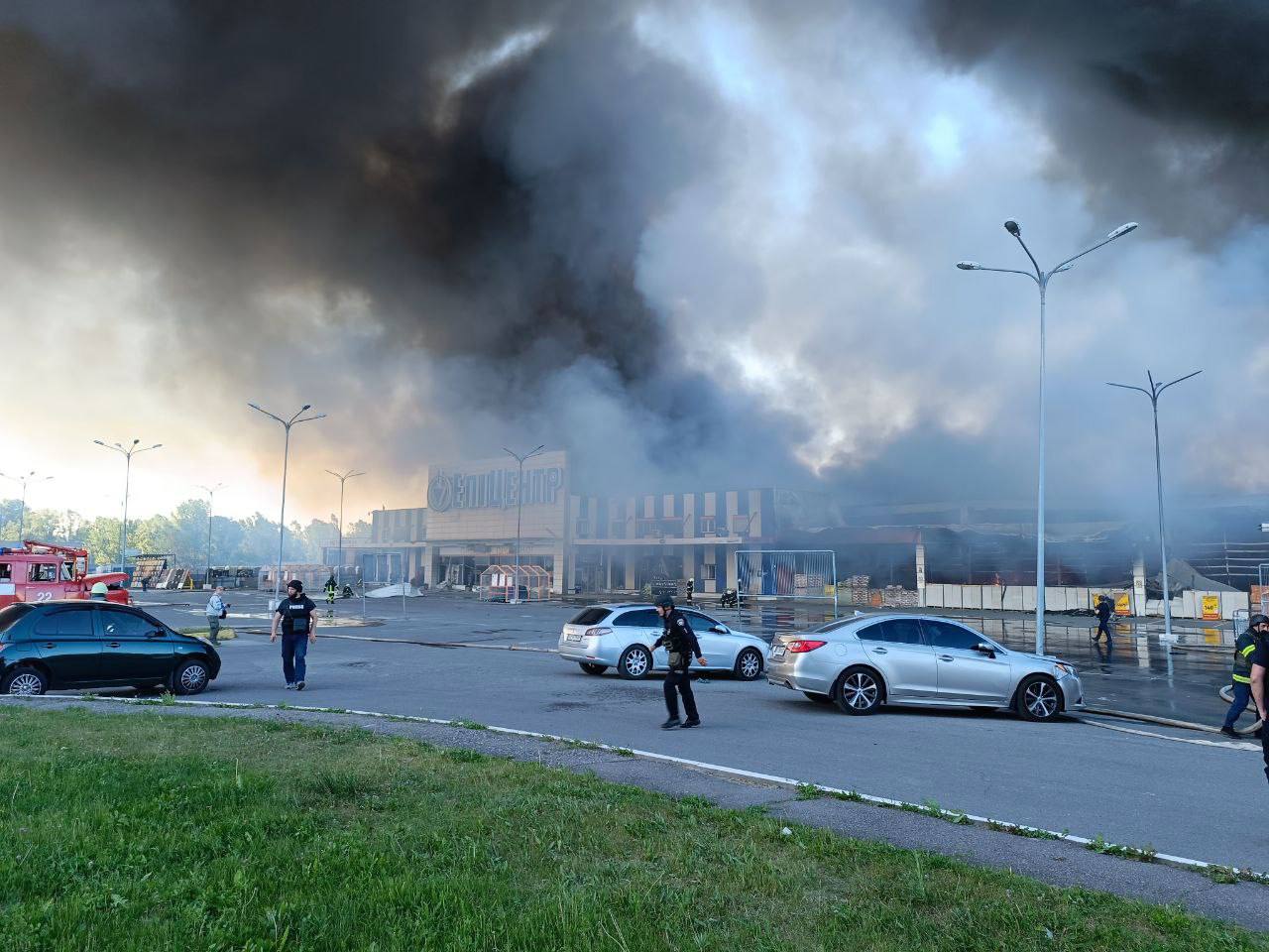 Удар по “Епіцентру” в Харкові: зросла кількість жертв