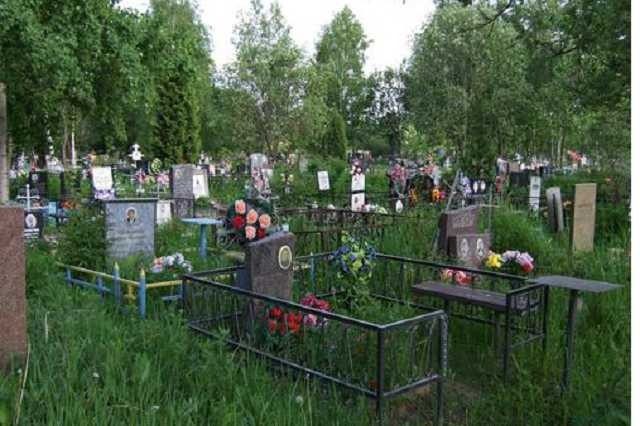 У поминальні дні біля цвинтарів чергуватиме поліція: причина