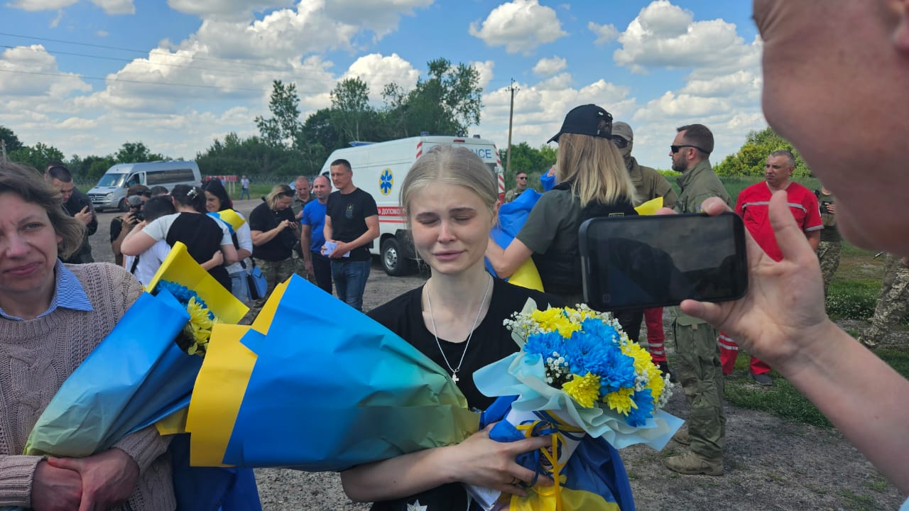Дважды отказалась предать Украину: следователь из Мариуполя вернулась из плена