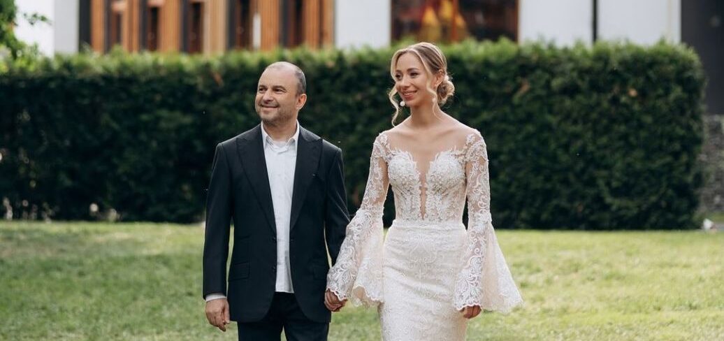 Виктор Павлик сыграл свадьбу с младшей на 30 лет женой: фото
