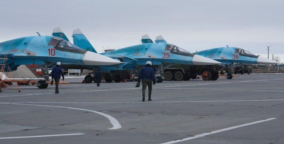 Близько 20 ракет атакували аеродром Бельбек у Криму: відео