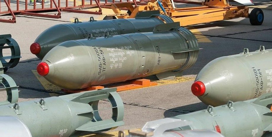 Российский самолет сбросил авиабомбу ФАБ-500 на Белгород