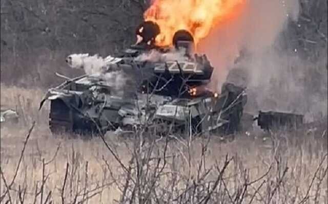 Россияне попали в ловушку ВСУ: колонну танков разнесло на минах