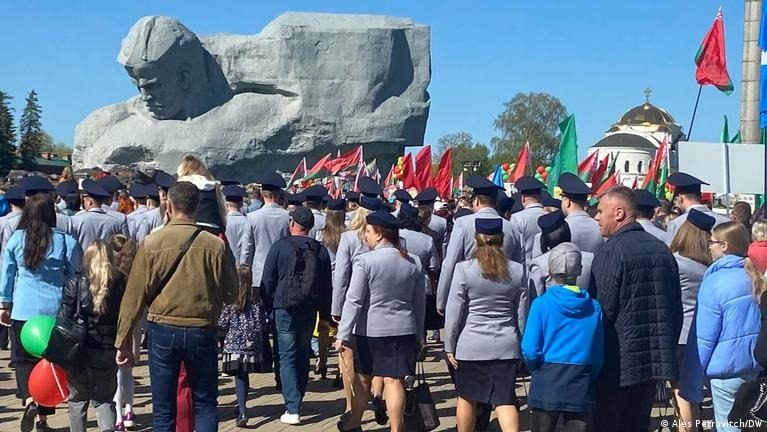 Марш “перемоги” в Маріуполі: як росіяни повернули місто в СРСР