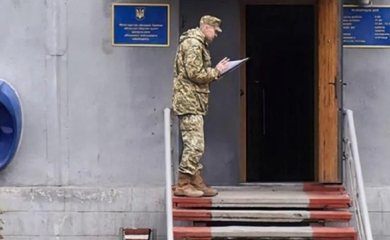 Чи може до ТЦК із військовозобов’язаним зайти дружина чи адвокат