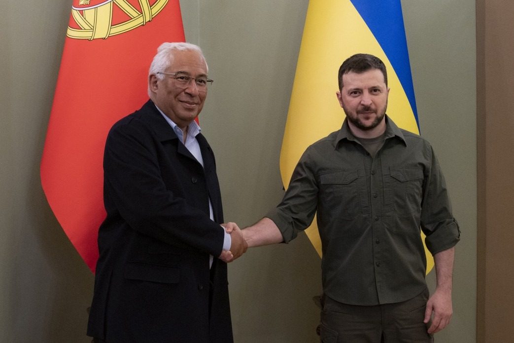 Украина оценила прием Зеленского в Португалии выложив фото с пляжа ➤ Prozoro.net.ua